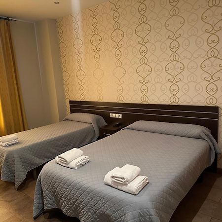 Hostal Venecia Monzón Exteriér fotografie