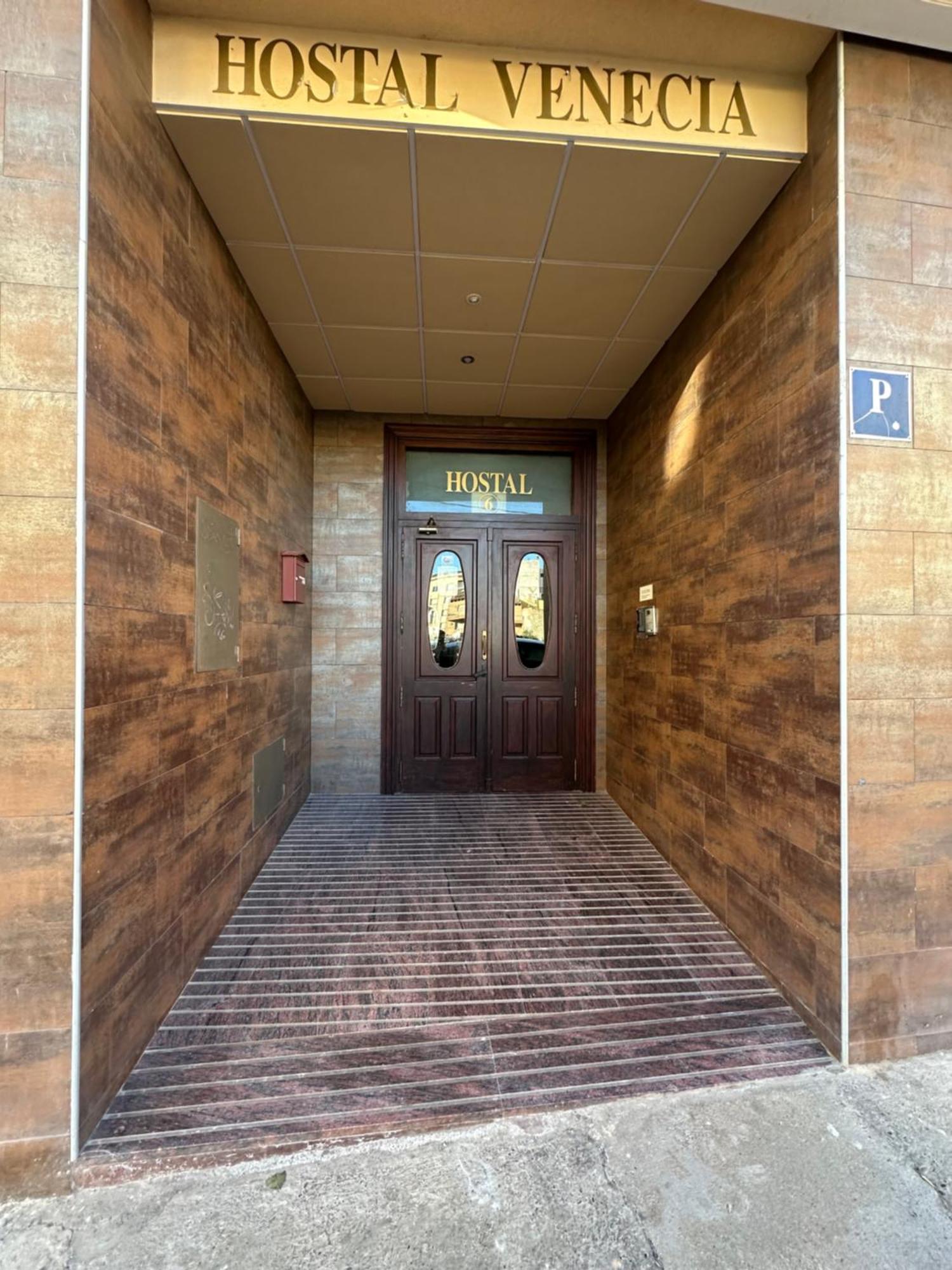 Hostal Venecia Monzón Exteriér fotografie